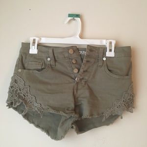 Olive Green Lace Detailed High Waisted Shorts